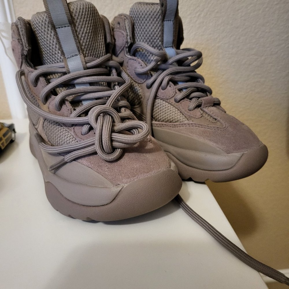 Shoe